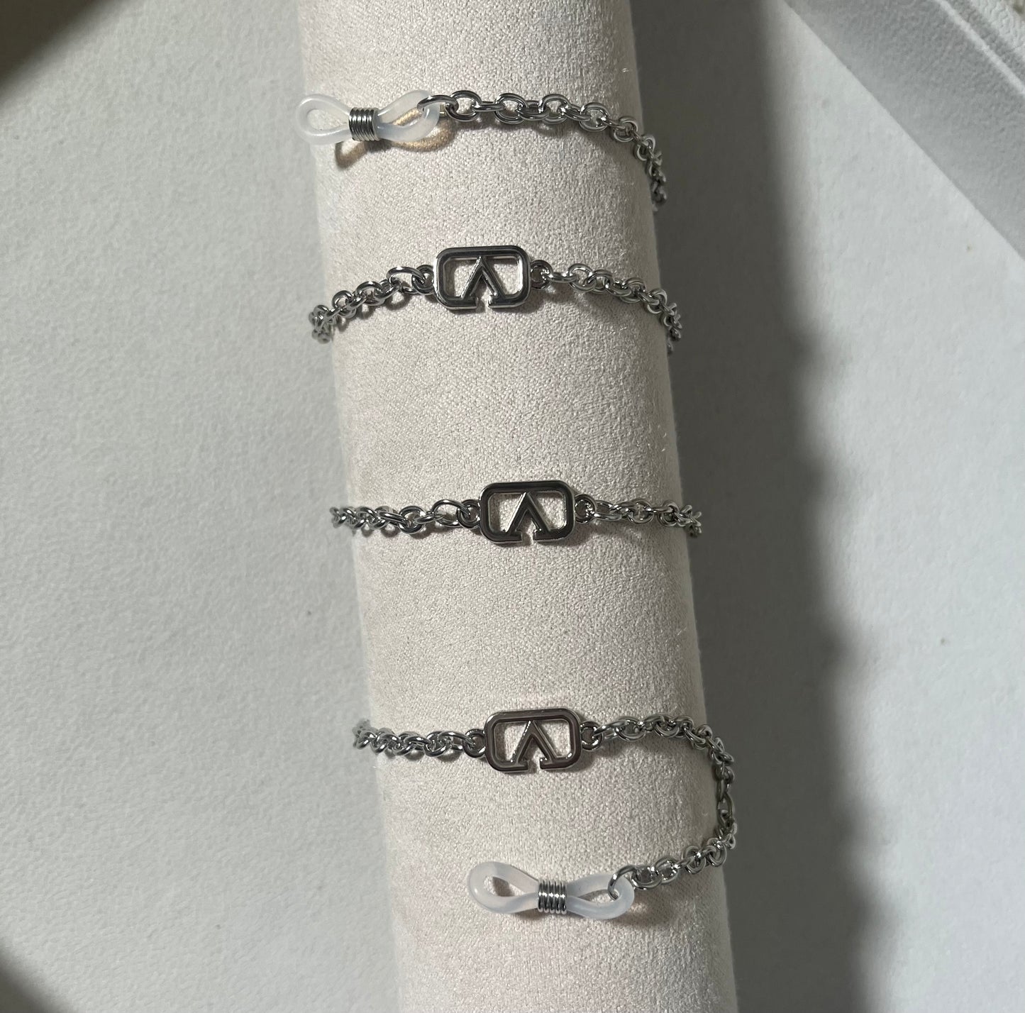 V Sunglasses chain