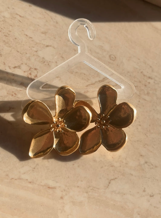 Metallic flower earrings
